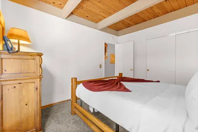 Guest Bedroom (First Floor) 2